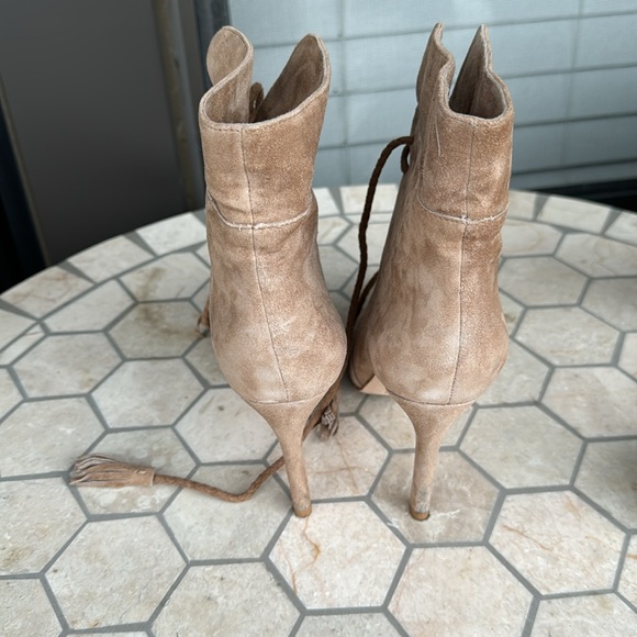 Boots - Picture 3 of 3